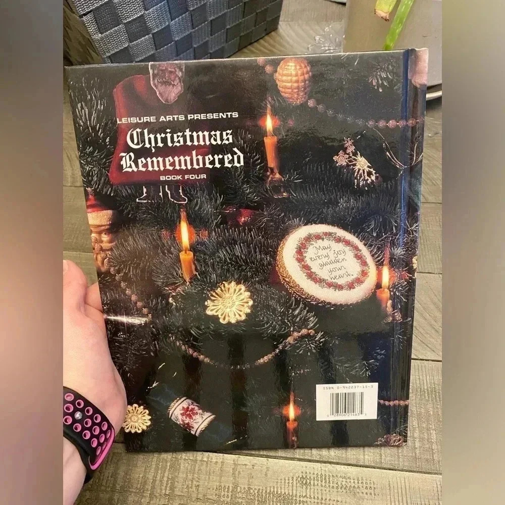 1992 O Christmas Tree cross-stitch book - Picture 2 of 3